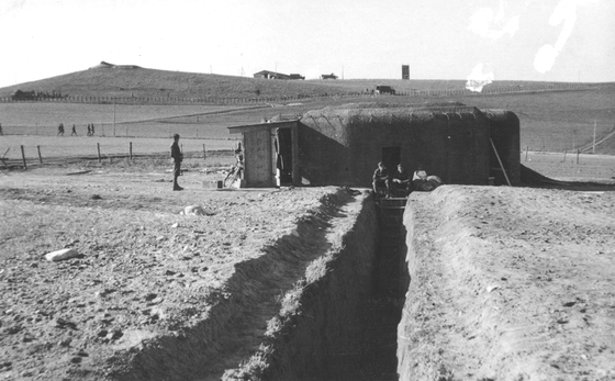 Unikátní snímek z Králicka. V pozadí povrch tvrze Hůrka.030 foto Luboš Trkovský