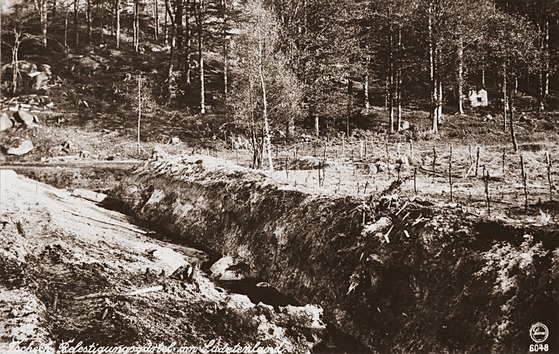 protitankový prikop neznámo kde foto R. Lášek Pražská čára, Fortprint 1995