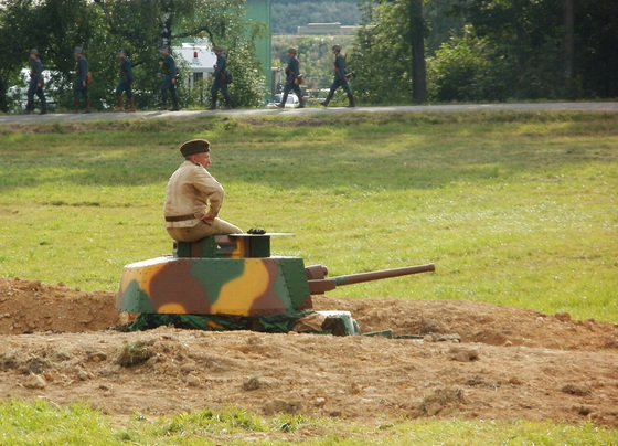 4 - Čs. lehký tank vzor 38 ve věžovém postavení - další vydařená replika  aukázka co dokážou šikovné ručičky nadšenců...