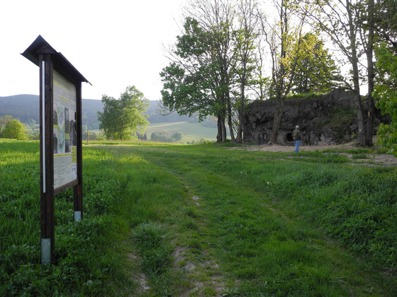 Mohutný pěchotní srub K - S 18 U kostela v Dolních Boříkovicích leží na nové turistické trase propojující tvrze Bouda a Hůrka