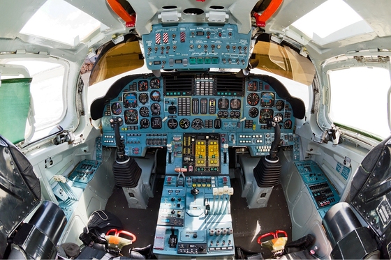 Tupolev_Tu-160_cockpit_Beltyukov-3