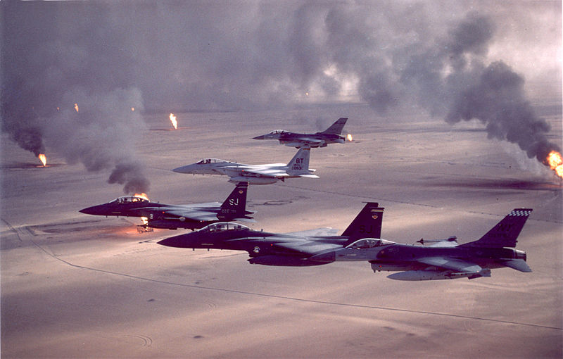 800px-USAF_F-16A_F-15C_F-15E_Desert_Storm_pic