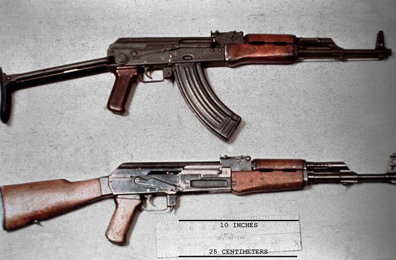 1280px-AKMS_and_AK-47_DD-ST-85-01270