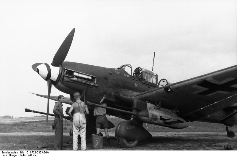 Ju 87 G-1 krátce před předáním útvaru Panzerjagdkommando Weiss, které operovalo na východní frontě.
