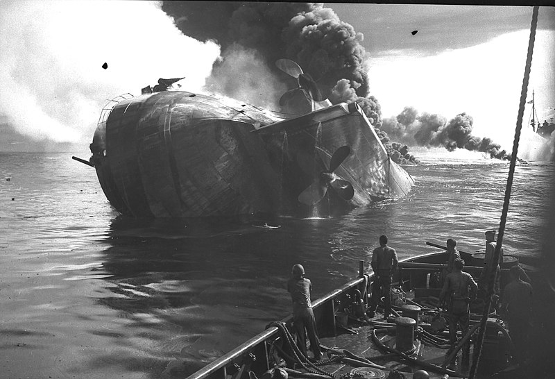 USS_Mississinewa_(AO-59)_20_November_1944